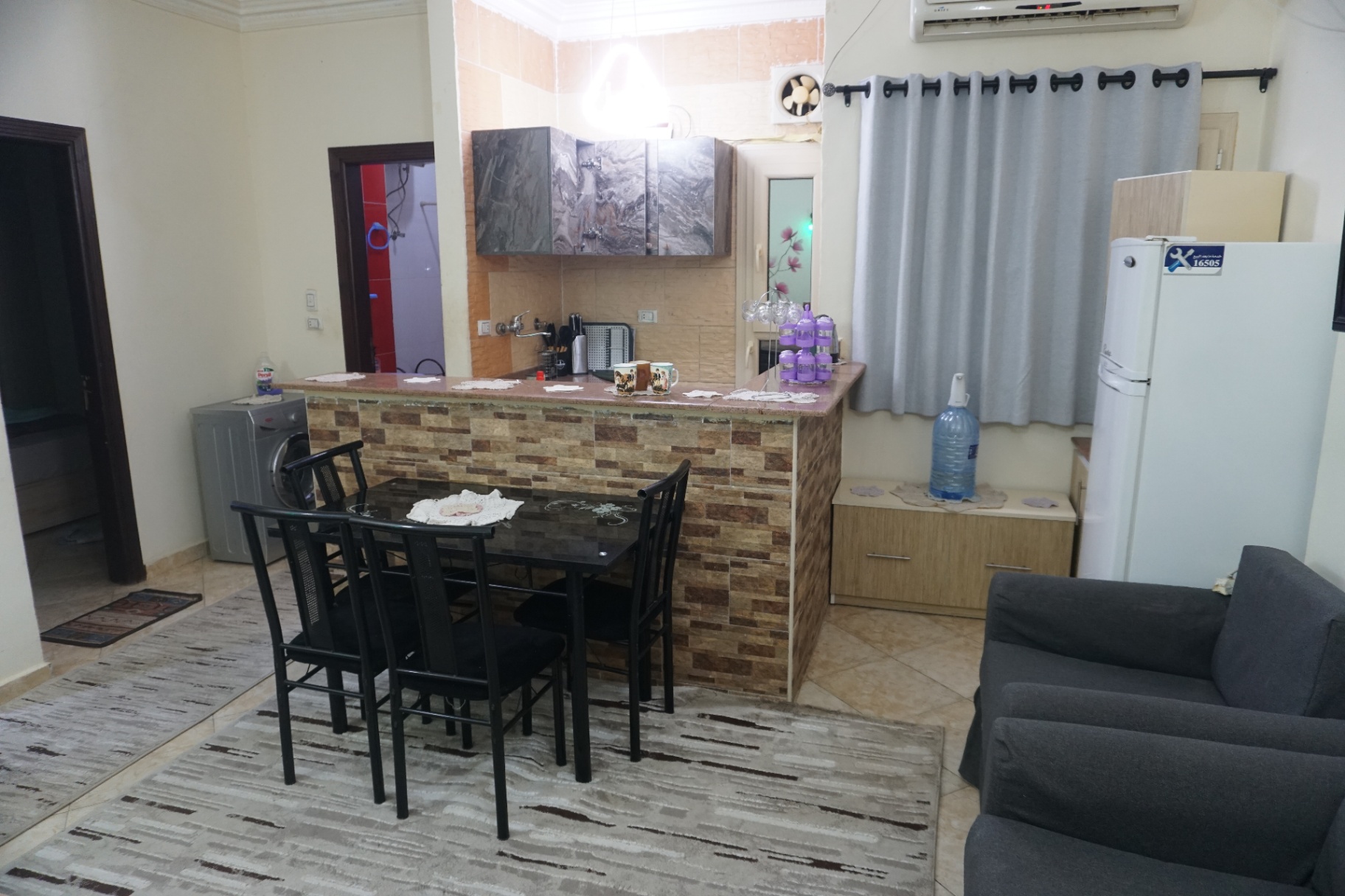 Kitchen & breakfast